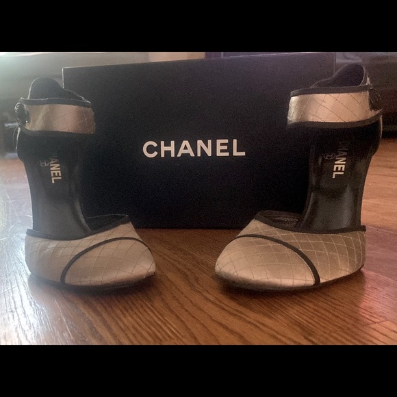 Chanel Shoes, size 40, grey/silver with black piping. - Picture 5 of 5